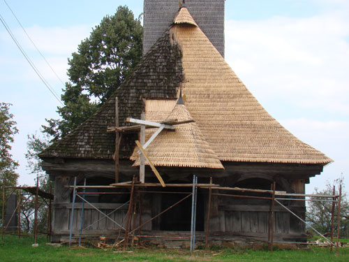 Foto biserica Remetea Chioarului (c) eMaramures.ro